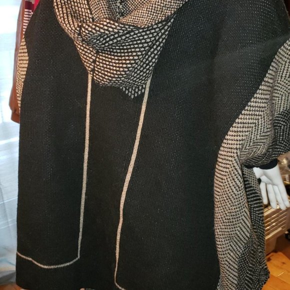 Anthropologie Cocogio Italian Wool/ Alpaca Blend Poncho cape, Tan/Black One Size - Picture 4 of 7